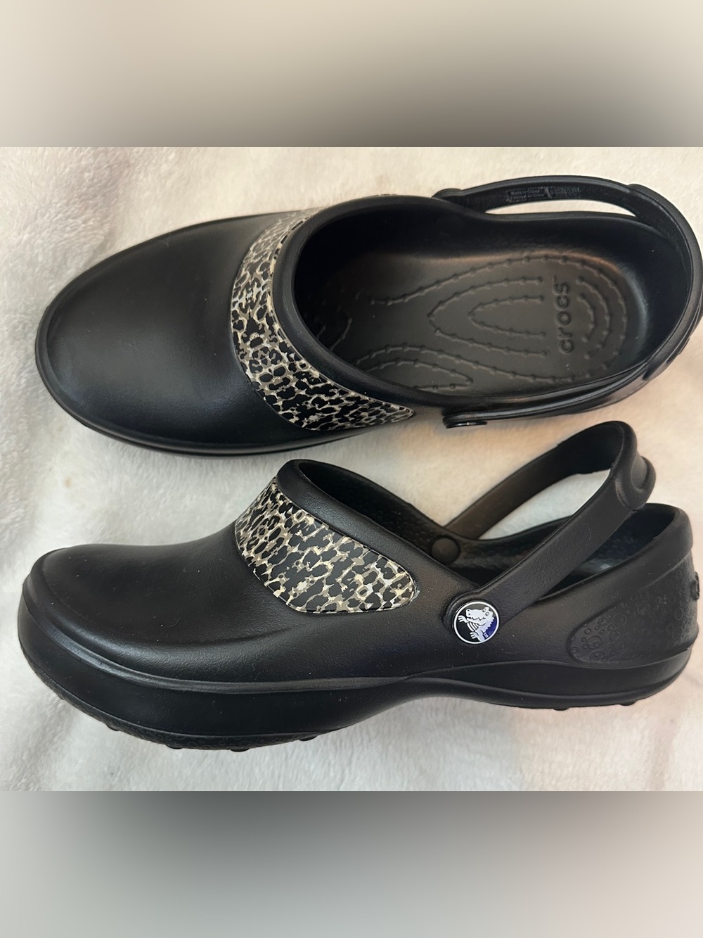 Crocs Mercy Work Clogs Womens 7 W Black Leopard Slip Resistant Nursing Shoes